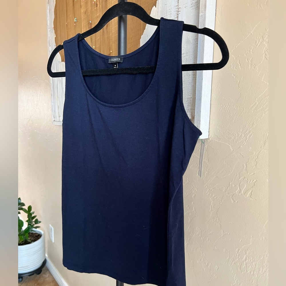 Talbots women’s scoop neck essential/classic sleeveless tank top. dark blue Sz M